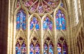 De functie van gekleurd glas in de gotische architectuur