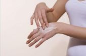 Hoe de behandeling van droge handen met een huis remedie