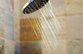 Hoe schoon van zeep uitschot, meeldauw en schimmel van een douchecabine