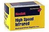 Hoe te laden Kodak hoge snelheid & zwart 35mm infrarood film in een handmatige SLR camera
