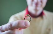 Hoe te repareren van een losse trouwring Ring