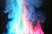 Het wijzigen van de kleur van de vlam van een kampvuur