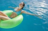 How to Get Rid van White zweven spul op de top van zwembad Water