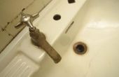Hoe te repareren van een echt stinkende badkamer afvoer