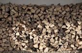 Hoe bewaart u brandhout in een kelder