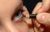 Hoe u kunt toepassen op de boven & onder deksel & maken het verblijf Eyeliner
