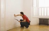 Hoe schoon de strepen van een platte geschilderde muur