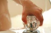 Hoe te repareren van een vermenging van de klep voor een douche Moen