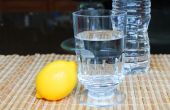 Hoe om te drinken van Water met citroensap zonder beschadiging van tandglazuur