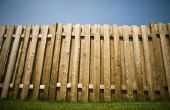 How to Build een houten hek Privacy op een helling