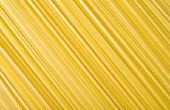 Wat ingrediënten worden gebruikt om Spaghetti met spek & broodkruimels?