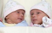 Hoe te overleven verhogen van twee baby's jonger dan 2 jaar