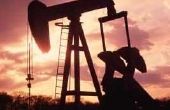 Is er een verschil tussen ruwe olie & Petroleum?