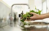 Hoe te verwijderen van een Saver Water uit een Keukenkraan
