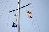 Wat vlaggen zijn gevlogen vanuit de Yardarms op een nautische vlaggenmast?