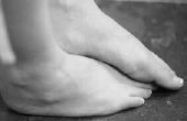 Hoe te voorkomen dat zweterige voeten met poeder