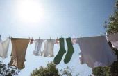 Hoe droge kleren op een regel in de Winter