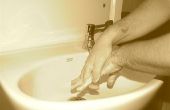 Het uitvoeren van een medische aseptische handen wassen
