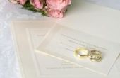 Hoe te schrijven in cursief op uw bruiloft uitnodiging enveloppen