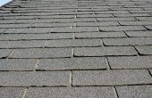 Hoe te repareren van Wind beschadigd asfalt dakshingles