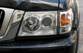 Hoe schoon geoxideerd koplampen op een Jeep Grand Cherokee