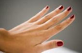 Wat nagellak ziet er goed uit met grote handen?