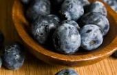 Hoe te zetten van dennennaalden op uw Blueberry struiken