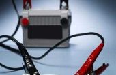 Hoe een omvormer draad tot en met een batterij & Circuit Breaker
