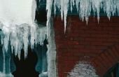 Wat voor soort zout kun je op uw dak voor Ice dammen?