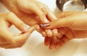 Hoe toe te passen acryl Over gepolijst nagels