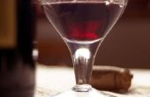 Voor-Sure methode om rode wijn vlekken uit een wit Sofa