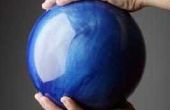 Hoe ter dekking van een bowlingbal met glas