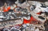 How to Post eiken hout voor het koken "briskets" aangeduide seizoen