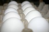 Hoe bewaart u gebarsten eieren in koelkasten