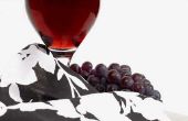 Hoe maak je eenvoudig zelfgemaakte rode druiven wijn