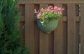 How to Frame een Lattice Panel for a Privacy Fence
