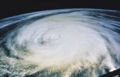 Wat zijn de kenmerken van een tropische Storm?