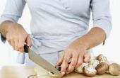 Worst kan gevulde champignons vooruit en gekoeld worden gemaakt voor het bakken?