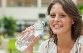 Hoe te een bevroren fles Water ontdooien
