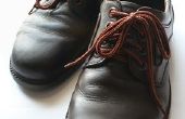 Hoe om vlekken te verwijderen van lederen schoenen