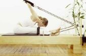 Oefeningen voor strakke heup flexoren op de Pilates hervormer