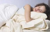 Wat zijn de kenmerken van de REM-slaap?