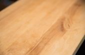 Krassen verwijderen uit een houten tafel