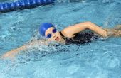 Zwemmen oefeningen die Toon het hele lichaam