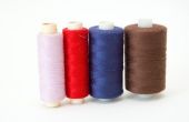 Hoe een Juki naaimachine draad