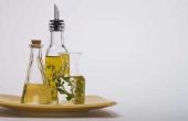 Hoe Dye olijfolie met voedselkleuring