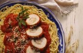 Hoe te knippen de zilte smaak in Spaghetti saus