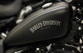 Wat Is het verschil tussen een Dyna Low Rider & een Harley-Davidson Sportster?