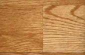 Hoe te repareren van een leemte in de gemanipuleerde houten vloeren