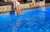 Chemicaliën toevoegen aan een 24-Foot zwembad